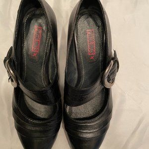 Black Pikolinos dressy shoes in size 7